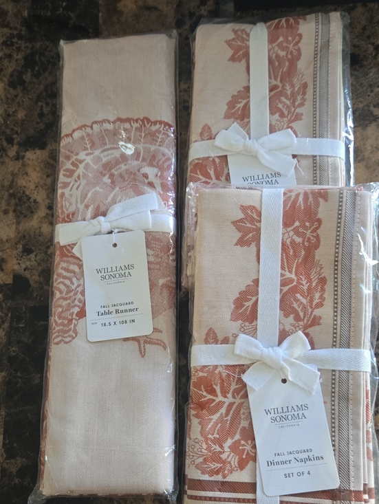Williams Sonoma Other - Williams Sonoma Fall Jacquard Table Runner and Napkins - Rust Floral